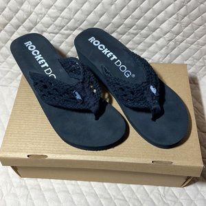 Rocket Dog Thongs. Crochet Straps. Size 8. 2 inch Heel height.